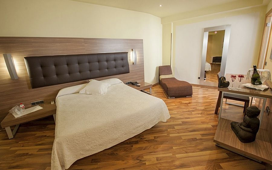 Hotel El Bruc Luaran gambar